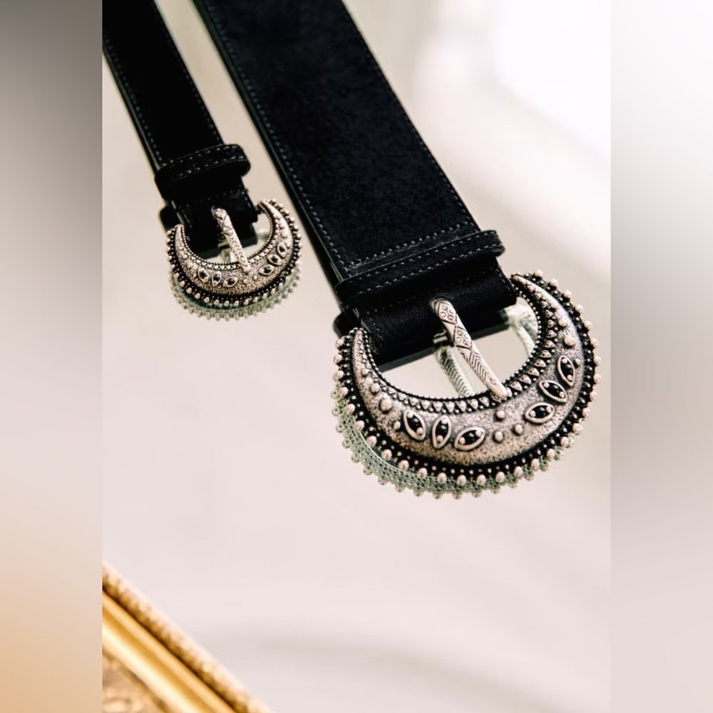 Sezane Louve Thin Belt in Black Suede